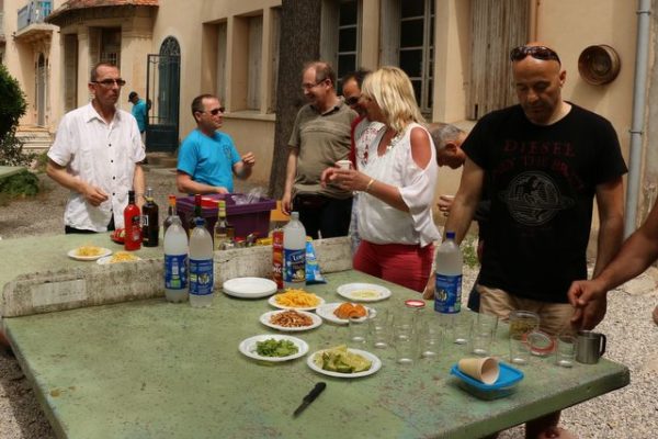 Jeudi matin : important, le premier apéro !