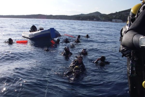 Embouteillage pour remonter sur le bateau